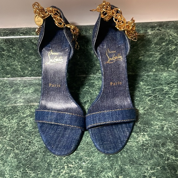 Woman's Christian Louboutin heels - Picture 2 of 5